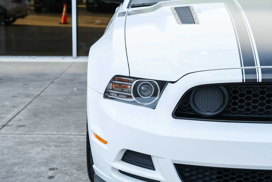 2013 Ford Mustang Boss 302 · Performance White, photo 6 of 10