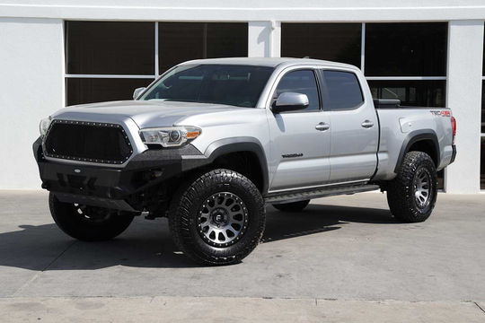 2017 Toyota Tacoma SR5, photo 1 of 10