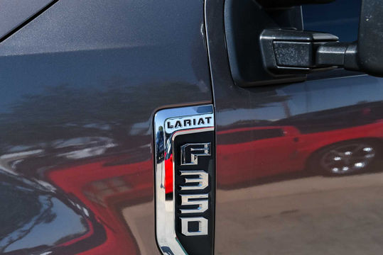 2022 Ford Super Duty F-350 SRW Pickup LARIAT, photo 3 of 10