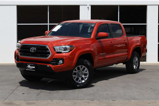 2017 Toyota Tacoma SR5, photo 1 of 10