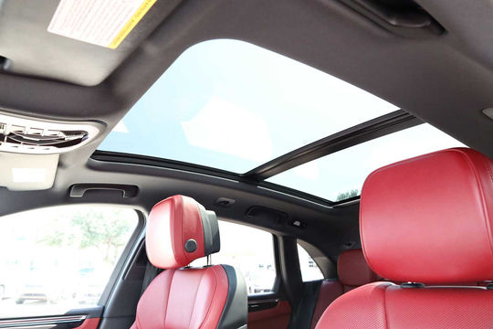 2025 Porsche Macan S, photo 5 of 10