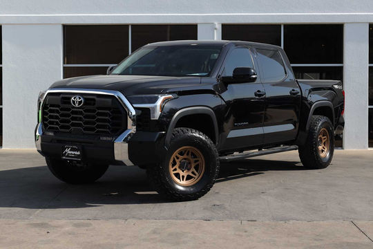 2023 Toyota Tundra SR5, photo 1 of 10