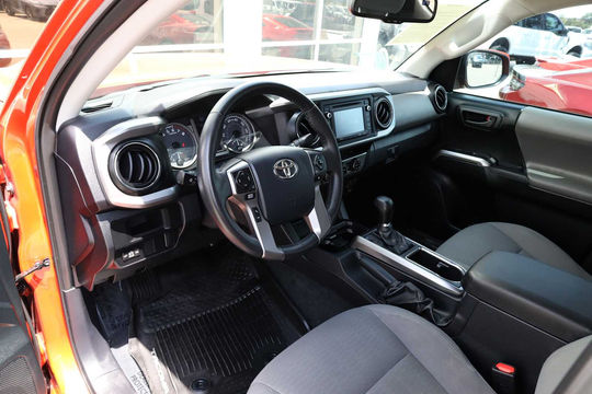 2017 Toyota Tacoma SR5, photo 3 of 10