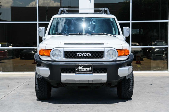 2014 Toyota FJ Cruiser, photo 3 of 10