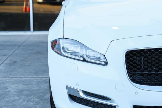 2017 Jaguar XJ XJ R-Sport, photo 4 of 10