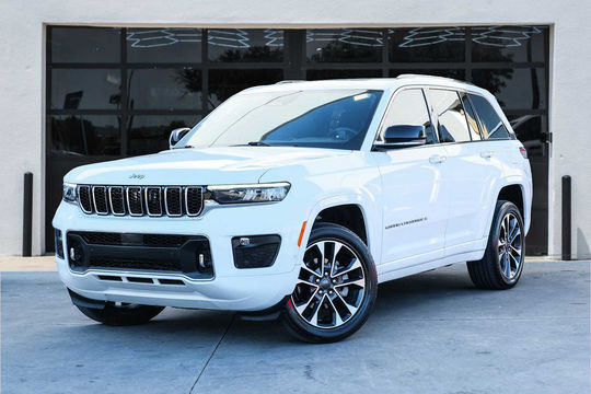2022 Jeep Grand Cherokee Overland, photo 1 of 10