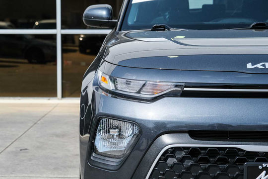 2022 Kia Soul LX, photo 3 of 10