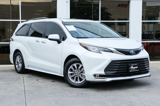 2022 Toyota Sienna XLE, photo 5 of 10