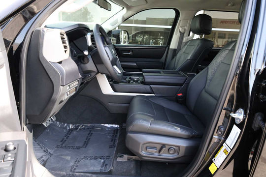 2023 Toyota Tundra SR5, photo 4 of 10