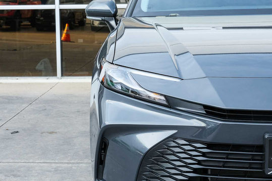 2025 Toyota Camry LE, photo 3 of 10