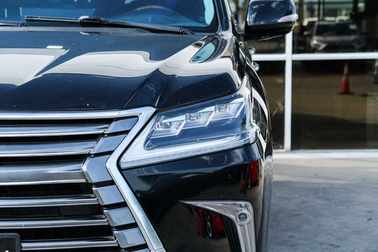 2017 Lexus LX 570, photo 4 of 10