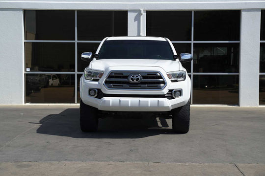 2017 Toyota Tacoma Limited, photo 5 of 10