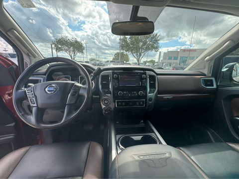 2017 Nissan Titan Platinum Reserve, photo 6 of 8