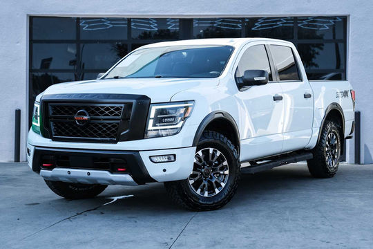 2021 Nissan Titan PRO-4X, photo 1 of 10