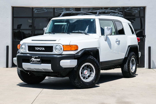 2014 Toyota FJ Cruiser, photo 1 of 10
