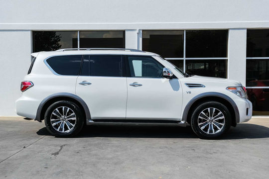 2017 Nissan Armada SL, photo 6 of 10