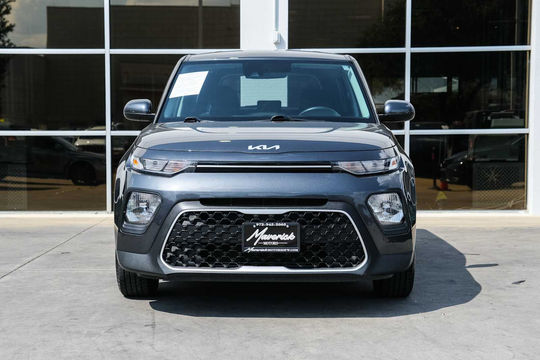 2022 Kia Soul LX, photo 2 of 10
