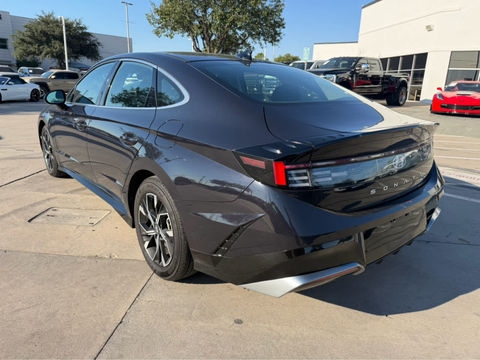 2025 Hyundai Sonata SEL, photo 2 of 8