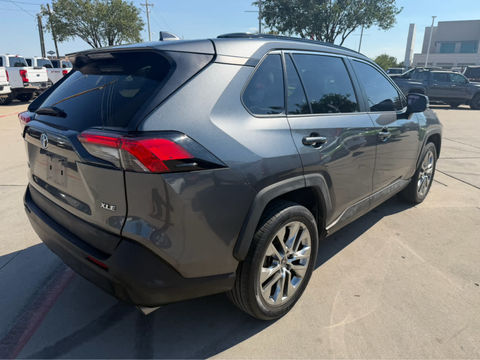 2021 Toyota RAV4 XLE Premium, photo 3 of 8