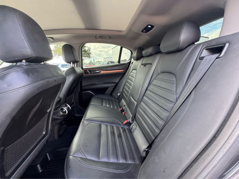 2019 Alfa Romeo Stelvio Ti Lusso, photo 5 of 8