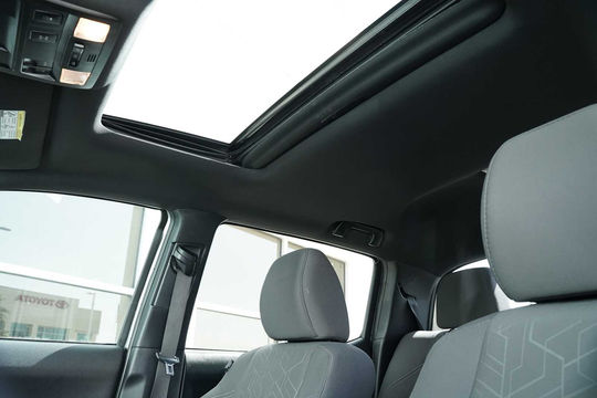 2017 Toyota Tacoma SR5, photo 5 of 10