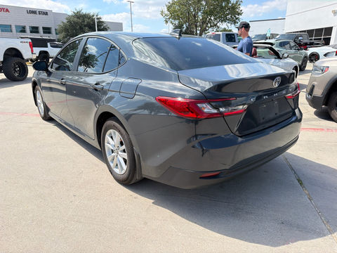 2025 Toyota Camry LE, photo 4 of 8