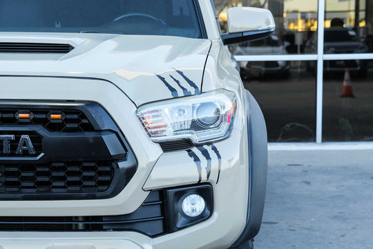 2017 Toyota Tacoma TRD Sport, photo 4 of 10