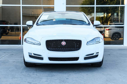 2017 Jaguar XJ XJ R-Sport, photo 2 of 10