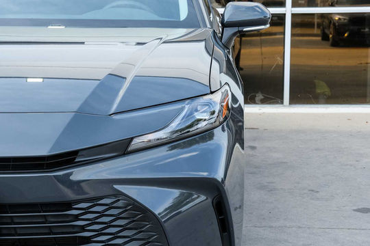 2025 Toyota Camry LE, photo 4 of 10