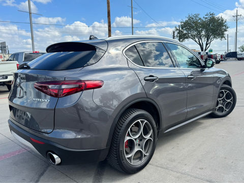 2019 Alfa Romeo Stelvio Ti Lusso, photo 3 of 8