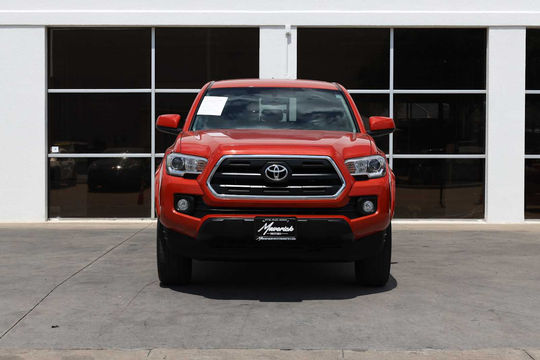 2017 Toyota Tacoma SR5, photo 6 of 10