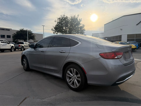 2015 Chrysler 200 Limited, photo 3 of 10