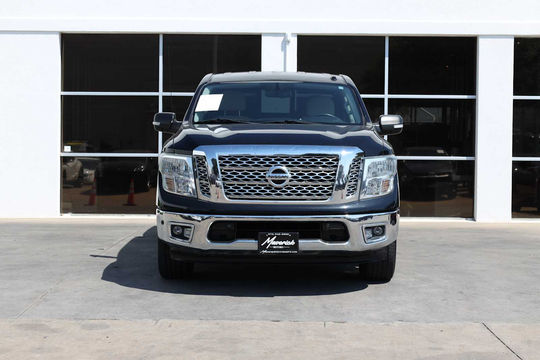 2017 Nissan Titan SV, photo 6 of 10