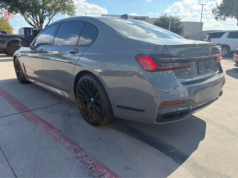 2022 BMW M760i xDrive, photo 2 of 8