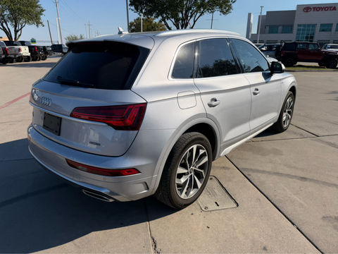 2022 Audi Q5 S line Premium Plus, photo 2 of 8