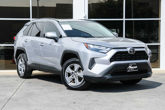 2022 Toyota RAV4 XLE, photo 5 of 10