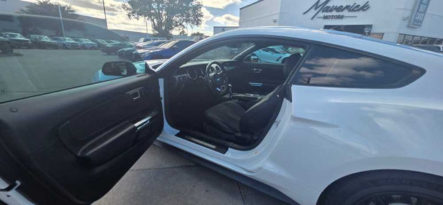2021 Ford Mustang GT, photo 6 of 8
