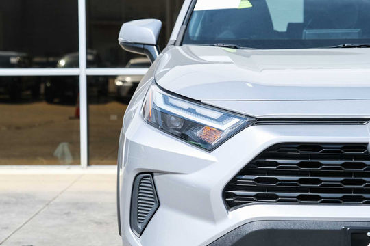 2022 Toyota RAV4 XLE, photo 3 of 10