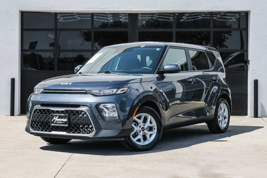 2022 Kia Soul LX, photo 1 of 10