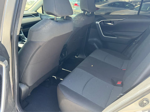 2022 Toyota RAV4 XLE, photo 5 of 8