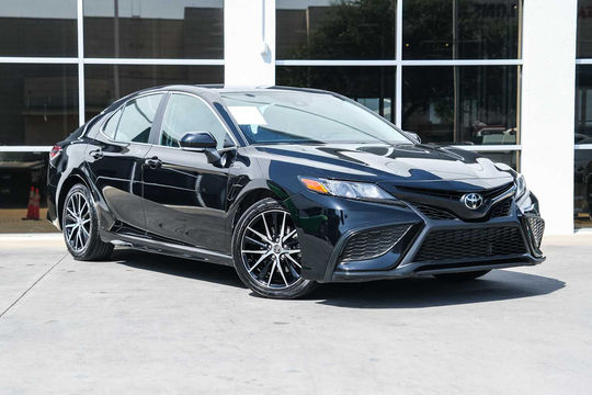 2023 Toyota Camry SE, photo 5 of 10