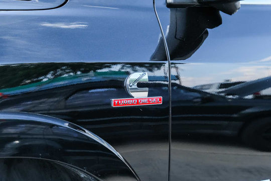 2020 Ram 3500 Limited · Diamond Black Crystal Pearlcoat, photo 4 of 10