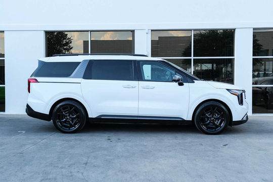 2025 Kia Carnival SX, photo 6 of 10