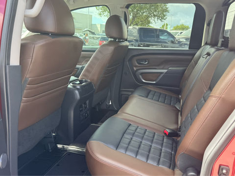 2017 Nissan Titan Platinum Reserve, photo 5 of 8