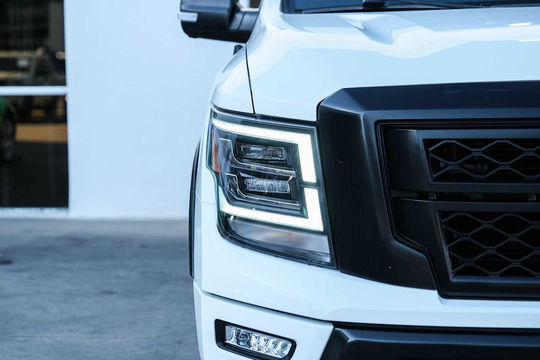 2021 Nissan Titan PRO-4X, photo 3 of 10