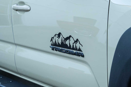 2017 Toyota Tacoma TRD Sport, photo 6 of 10