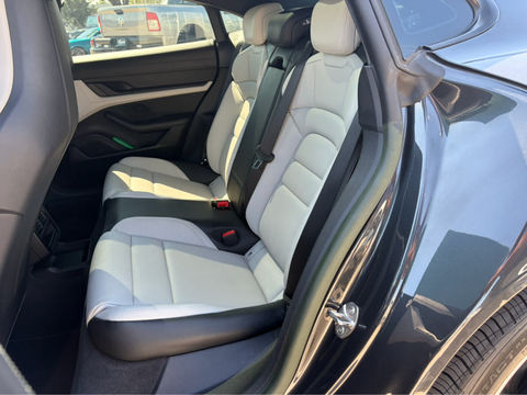 2023 Porsche Taycan, photo 5 of 8