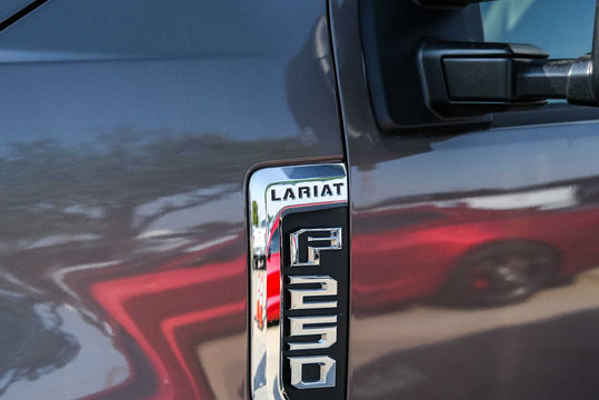 2022 Ford Super Duty F-250 Pickup LARIAT, photo 4 of 10