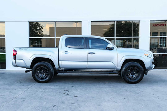 2022 Toyota Tacoma SR, photo 6 of 10