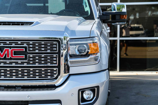 2018 GMC Sierra 2500HD Denali, photo 5 of 10